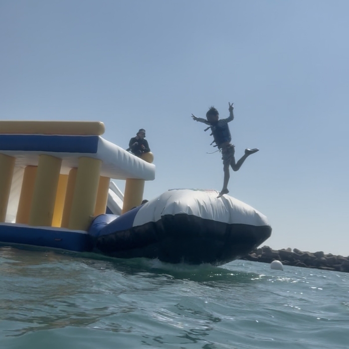 空中に跳ね飛ばす！Blobバルーン