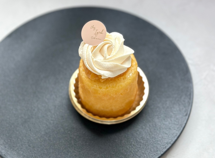 「chez Y」の「杏と味醂のサヴァラン」 600円