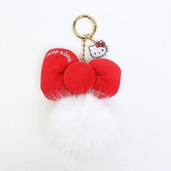 サンリオのリボンファーチャーム。大きなリボンと丸いもこもこのファーでインパクト大です。