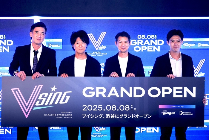 （左から、VSING Chairman Steve、ダイナモアミューズメント 小川社長、川口、VSING CEO Ivan）　　　　 ※VSING InternationalをVSINGで表記
