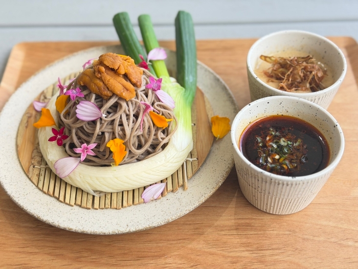 深谷ねぎ1本!雲丹つけ蕎麦「ねぎのポタージュとラー油つけ SOBA」