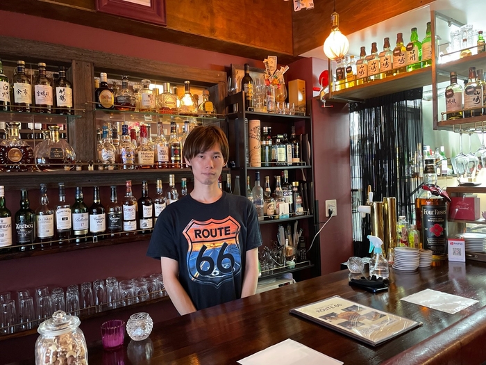 店主の日比野さん　