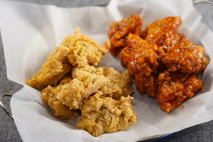 ヨプチキン(フライドチキン&ヤンニョムチキン)