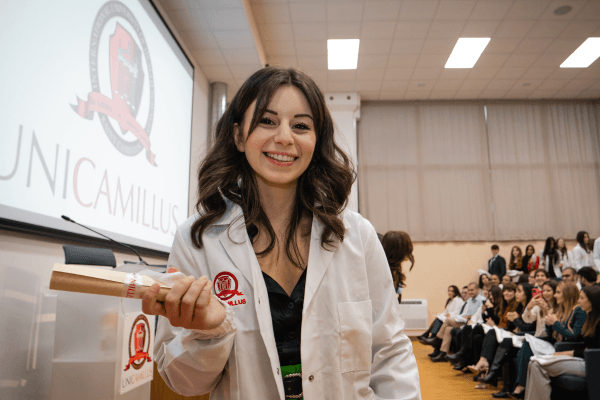 ユニカミラス大学の学生
