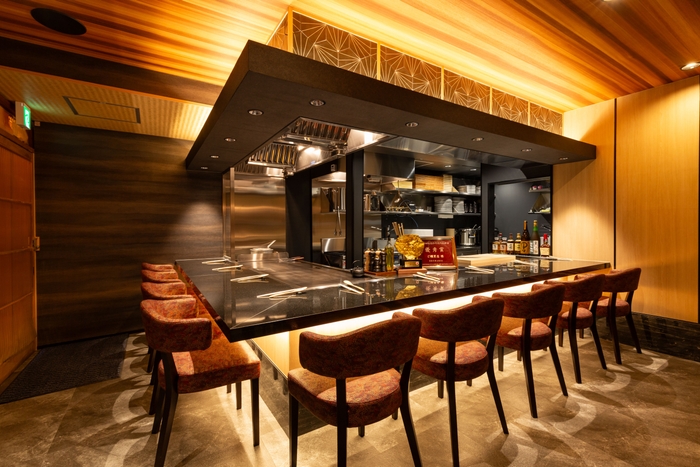 9席の鉄板カウンター