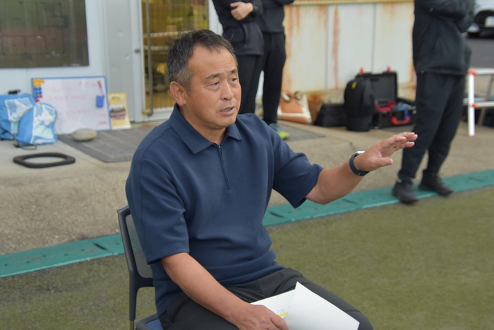 チーム状況などを答える米田監督
