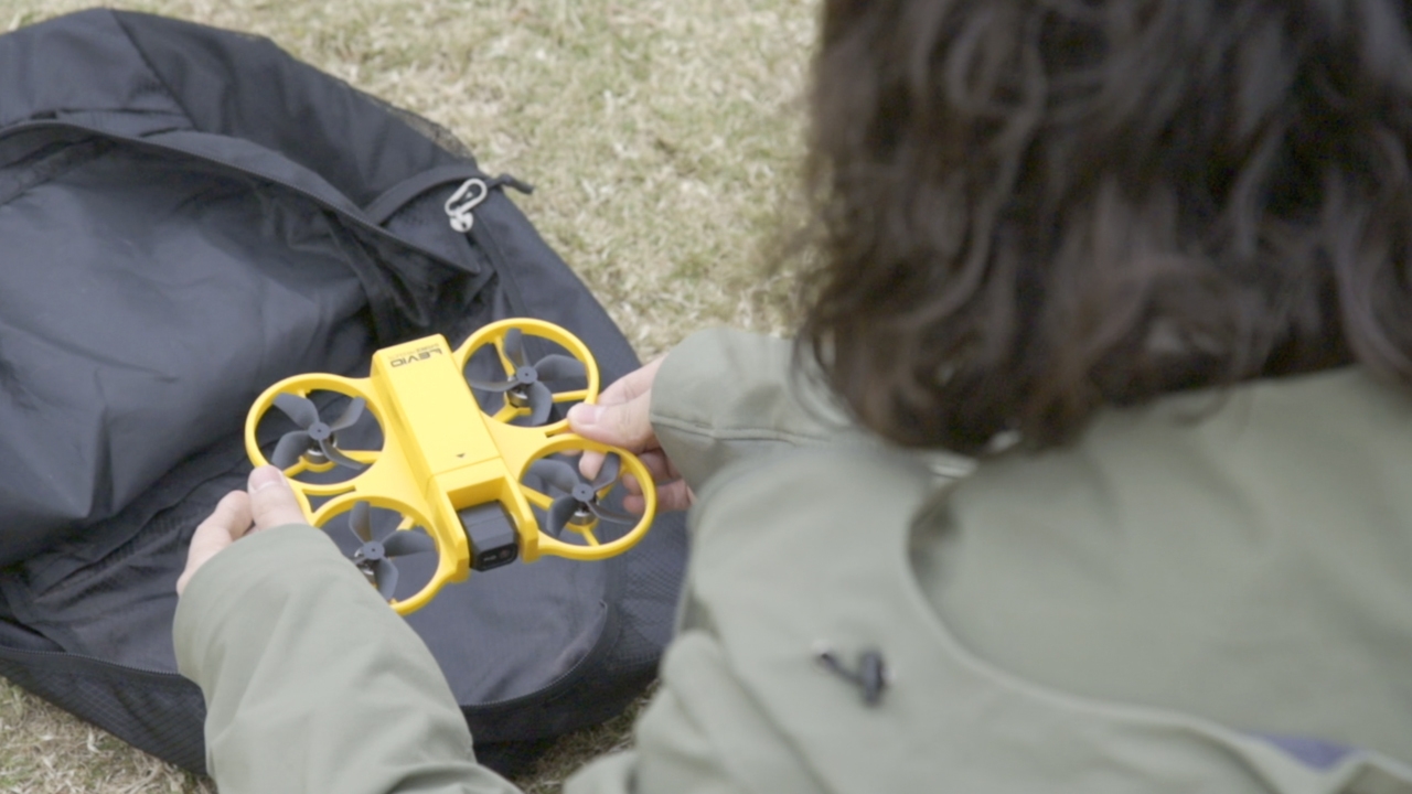 手軽に持ち運べるコンパクトサイズ