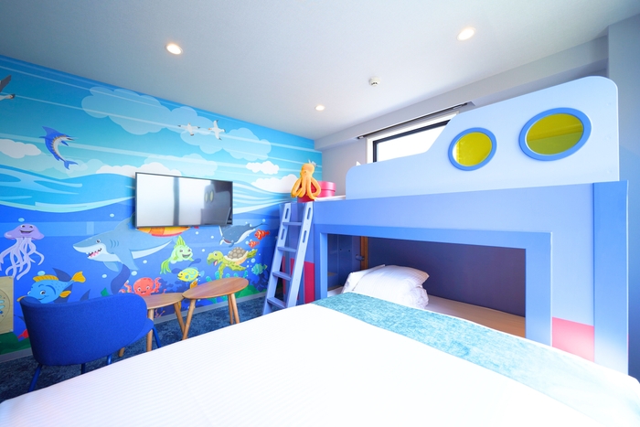 海の仲間たちと海中探検!「海のお部屋」