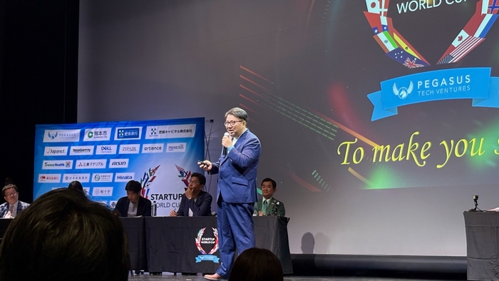 ピッチを行うトイメディカル㈱代表取締役社長 竹下英徳