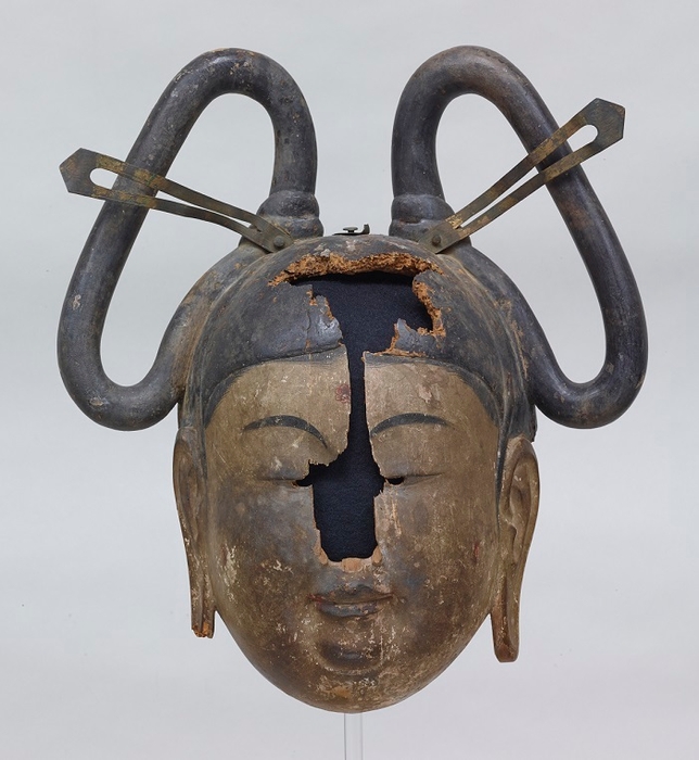 画像10. 伎楽面「呉女」原作品 (飛鳥時代・7世紀) 東京国立博物館蔵