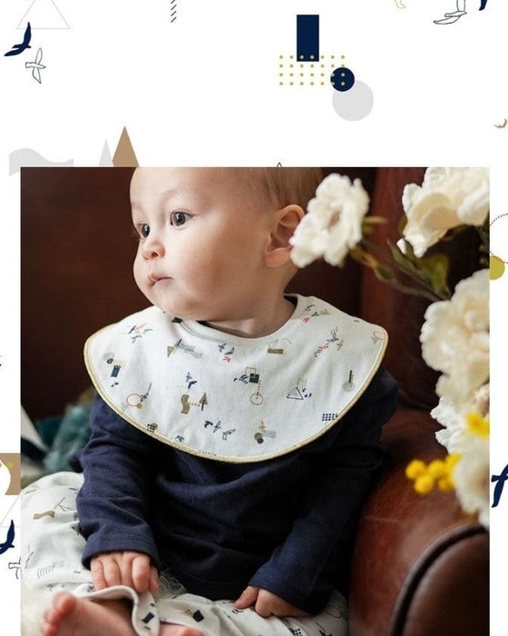 <風にのって>風にのって空を飛べば、気持ちの良い広い景色が見えてくる。目の前のものは小さく見え、それまで見えなかったものが見えてくる。視点が変われば、世界が変わる。柔軟な発想と大きな心を大切に健やかに成長していってほしい。そんな想いを込めてこの柄をデザインしました。