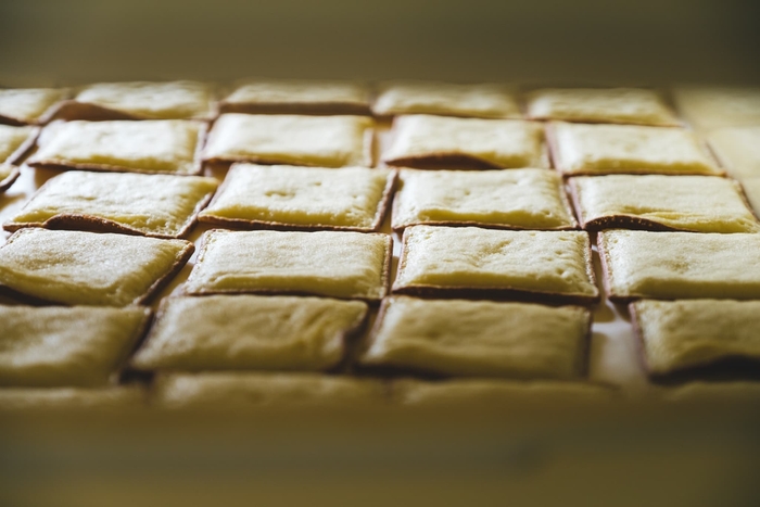 結晶をイメージした四角いどら焼き生地