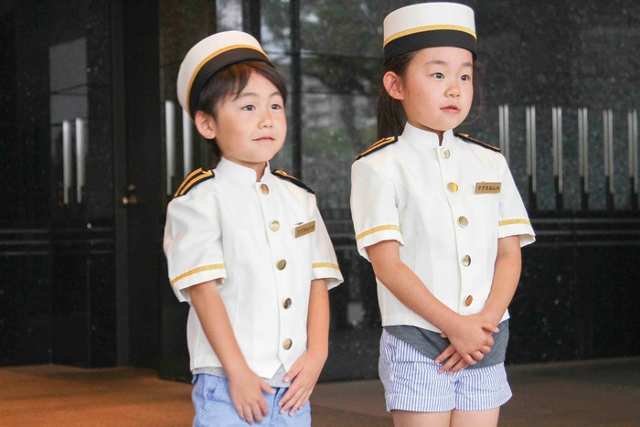 ロビーでお客様をお迎え