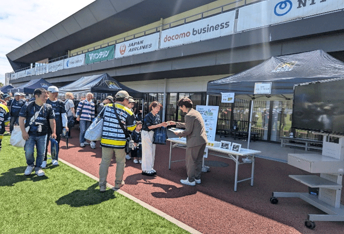 【2025年6月1日に行われたファン感謝祭でのお米配布の様子】