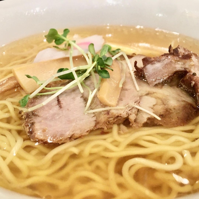 黄金色のスープの醤油ラーメン 750円