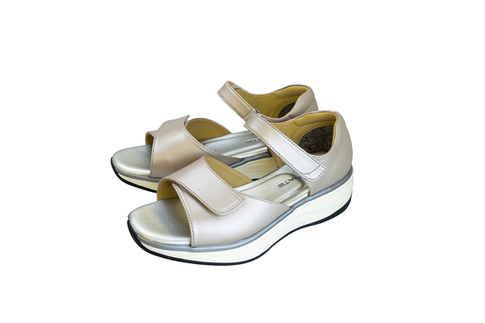 カラー:ローズグレー