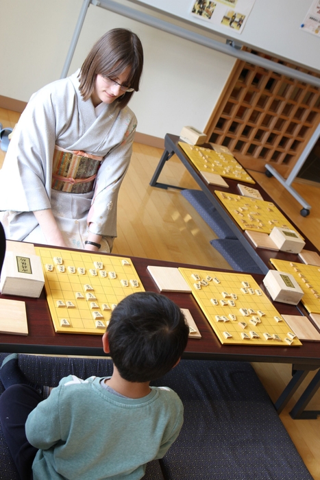 外国人初女流プロ棋士と対局!