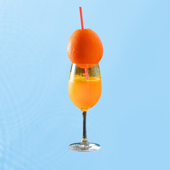 ドライなイタリアンスパークリングワインとカジュッタオレンジで香り豊かな洗練された味わいのカクテル