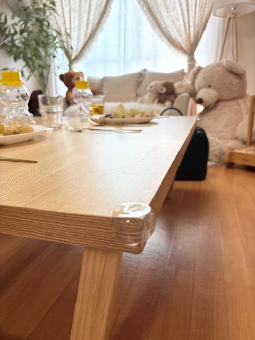 机の角には安全シール