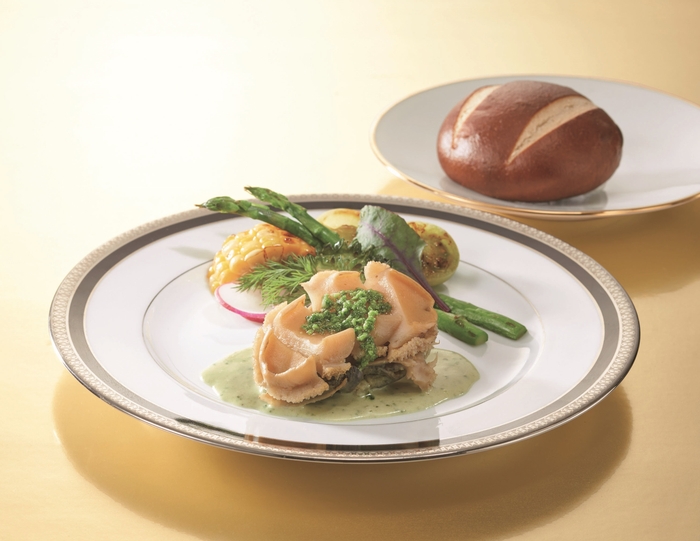 <フランセーズ ラ・ポルテ>三陸翡翠あわびのフリカッセ