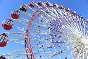 爽快！観覧車を見上げながら乾杯！