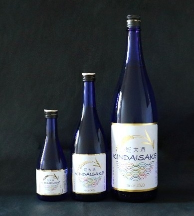 近大酒純米 300mL(左)、720mL(中央)、1.8L(右)