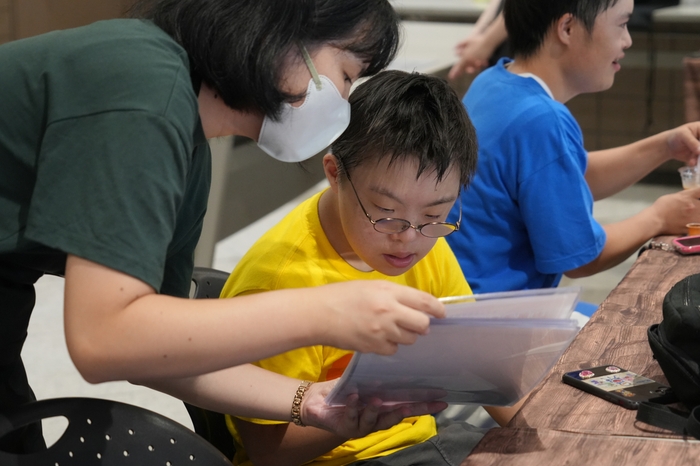 注文に時間がかかるカフェ (16:00～19:00)