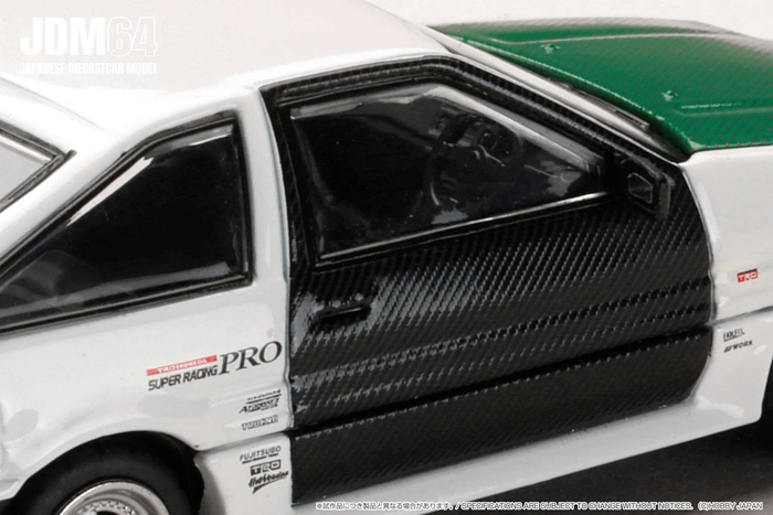 テストで使用されたカーボンドアや各種ロゴ等も再現！