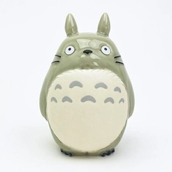 となりのトトロの磁器ドール。上質な陶器と愛らしい見た目はナチュラルなインテリアとも相性抜群です。