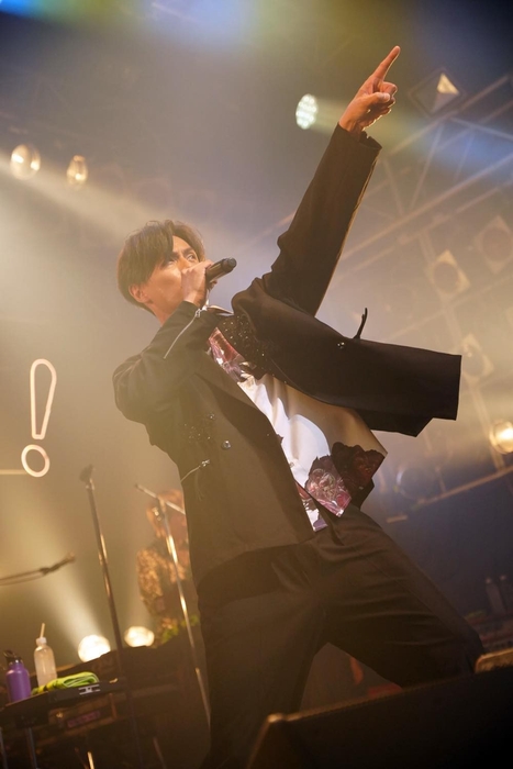 写真：源 賀津己、宮川舞子