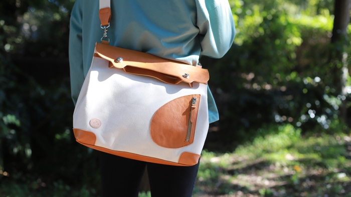 メッセンジャーバッグ