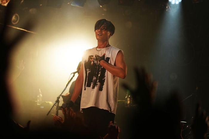 写真：源 賀津己、宮川舞子