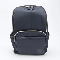 ムーミンのシンプルで大人っぽいリュック。ブラックカラーにさりげないムーミンデザインがおしゃれすぎます。