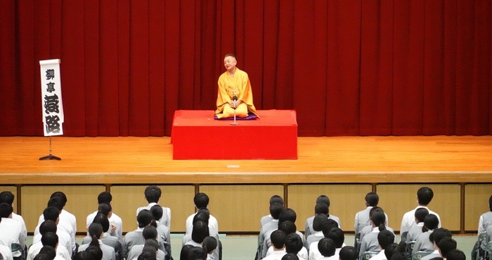 令和4年(2022年)実施の「学校寄席」の様子