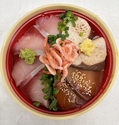 ＼早春特別メニュー・新発売／ 駿河湾沼津SA上下線　海鮮丼テイクアウトコーナー 「おさかな丼屋 とと丸」にて 1月22日(水)より「ぶりの早春メニュー」新発売