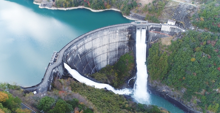上椎葉ダム 写真協力:九州電力(九電ドローンサービス)