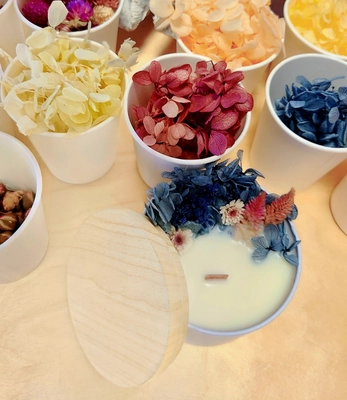 アロマの香りと花の美しさで心を整えるボタニカルキャンドル制作　 10月25に日本橋で癒しと感性を育てるワークショップを開催