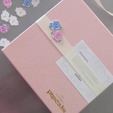 金色のロゴ入りオリジナルボックス