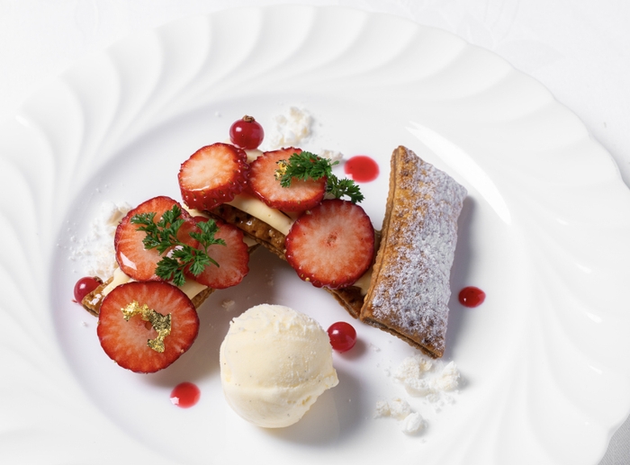 デザート「苺のミルフィーユパイ」