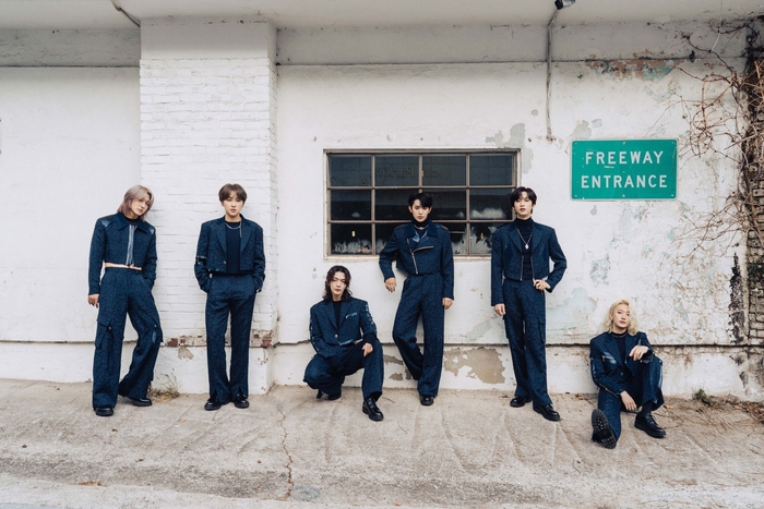 左から　JunJi 　Rie　 KB　 Mill　 Nine　 YooJung