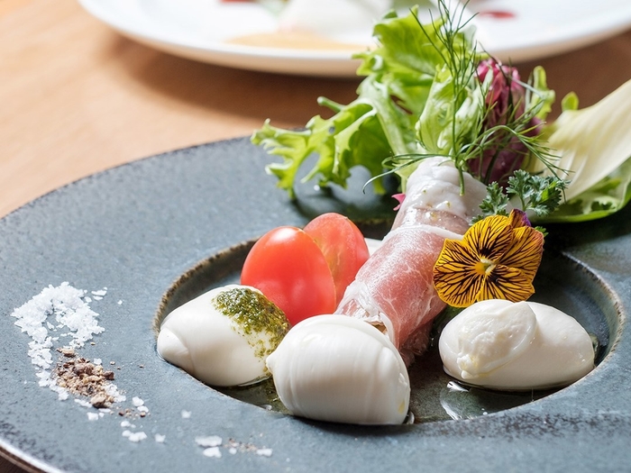 モッツァオさんのモッツァレラノディーニをつかったアミューズ|2024年4月開催時