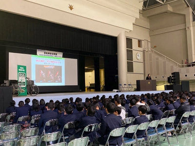 ＜自転車の安全利用促進委員会レポート＞ 交通事故多発の12月は自転車事故に注意！ 関西創価中学校にて『自転車の交通安全教室』を開催しました。