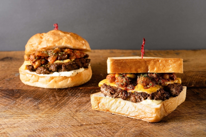 100%チリチーズバーガー(税込790円~)