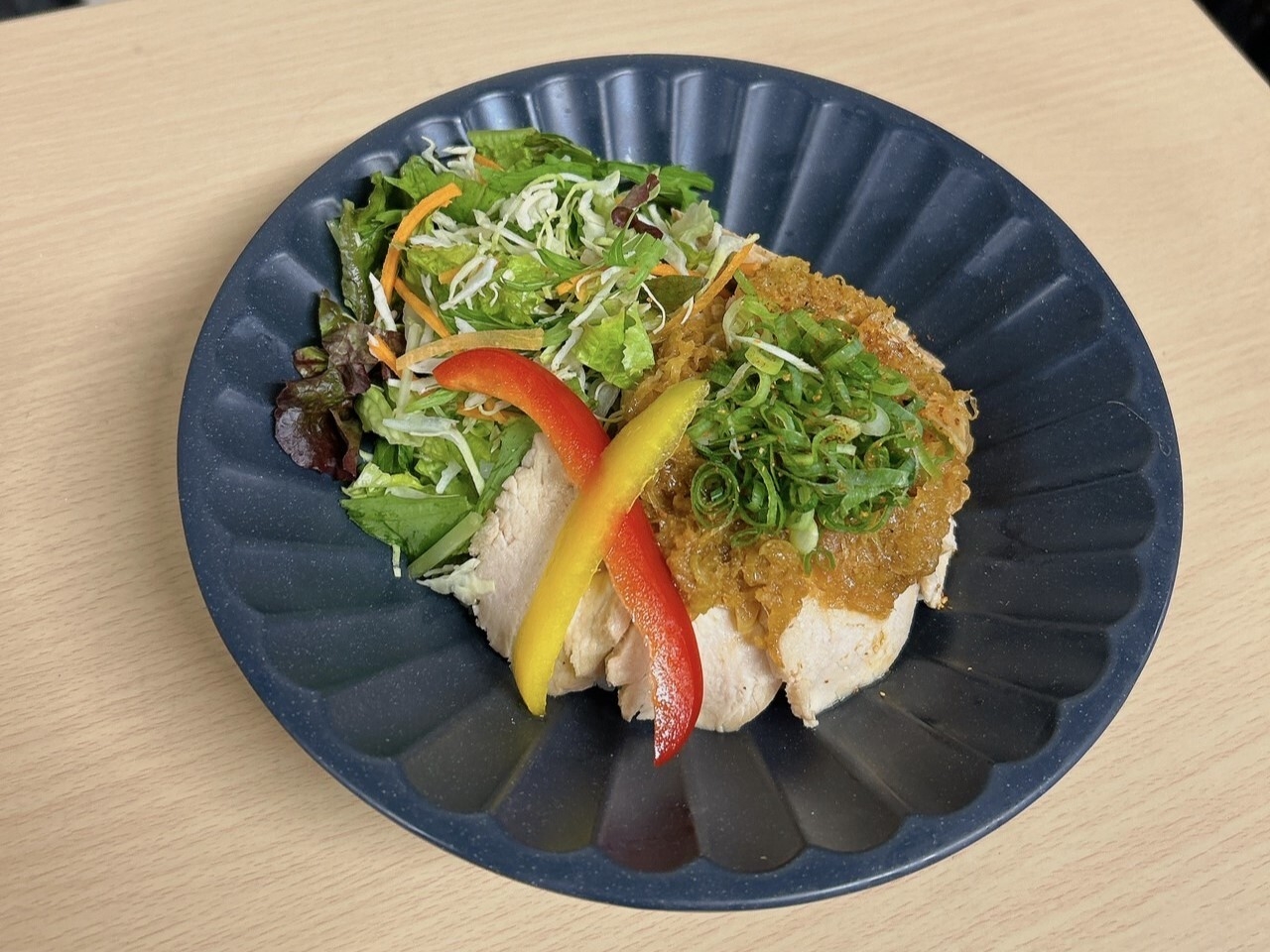 地産地消食堂アカギメシ 鶏肉飯(ジーローハン) 1,050円