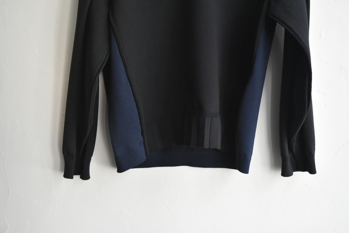 精巧な裾プリーツ