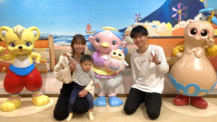 「『ファンターネ！』の仲間たちとハイ、パチリ！」