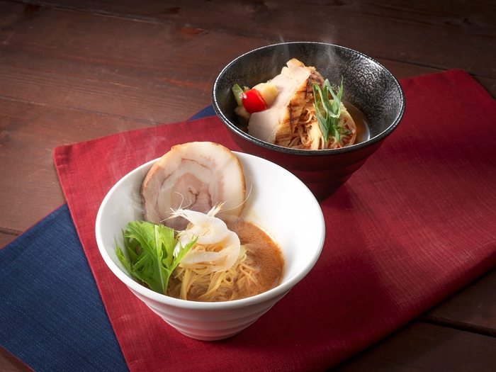 (上)スープカレーラーメン (下)海老塩ラーメン