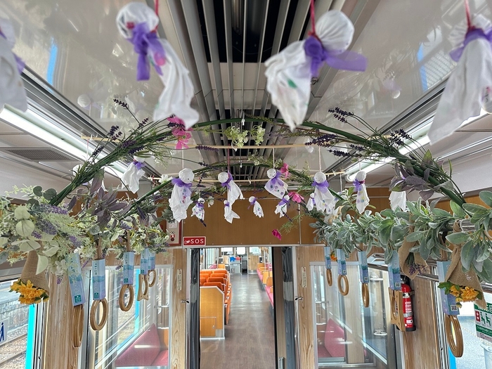 昨年の「アロマ＆フラワートレイン」の車内