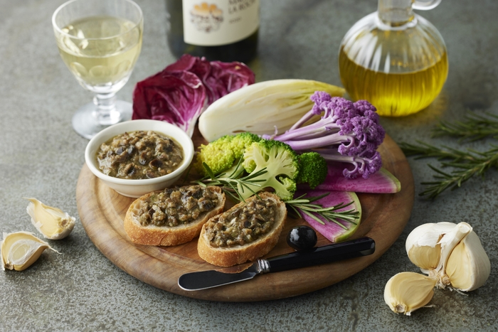 広島県産牡蠣と黒オリーブのタプナード セッティング