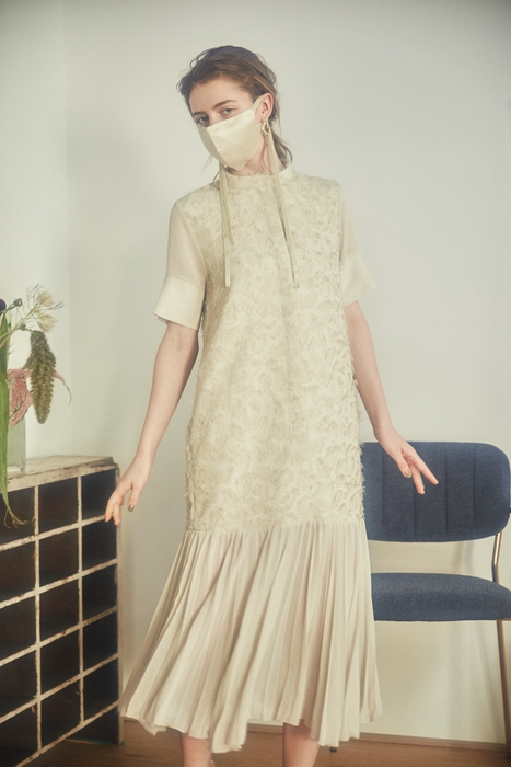 THE 3D JACQUARD DRESS ¥ 17,600 TAX IN